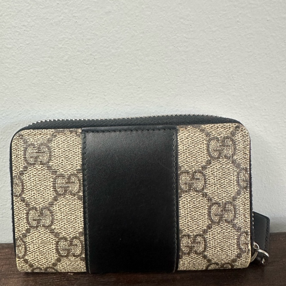 Gucci Black and Beige Logo Wallet - Picture 2 of 7